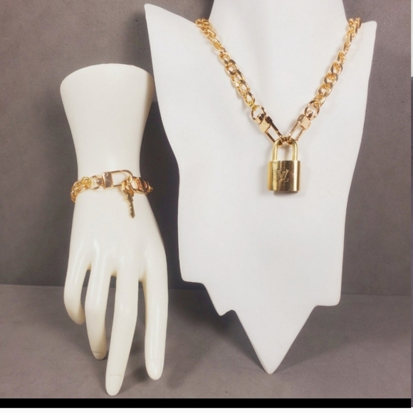 LOUIS VUITTON Authentic Lock Key Set Polished Chain Necklace Bracelet - Picture 3 of 12